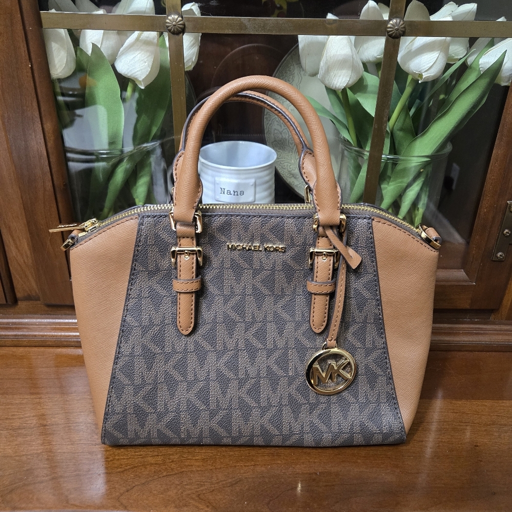 Michael Kors NWT Ciara messenger bag purse